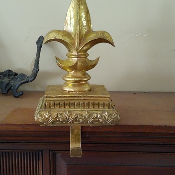 4 Gold Ornate sticking Holders - Picture 2 of 5